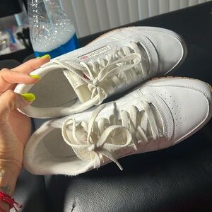 Reebok white kicks. 7 1/2
